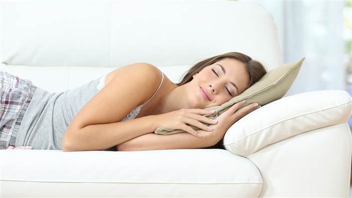miegant lieknėjama pilvo riebalų netekimo operacijos